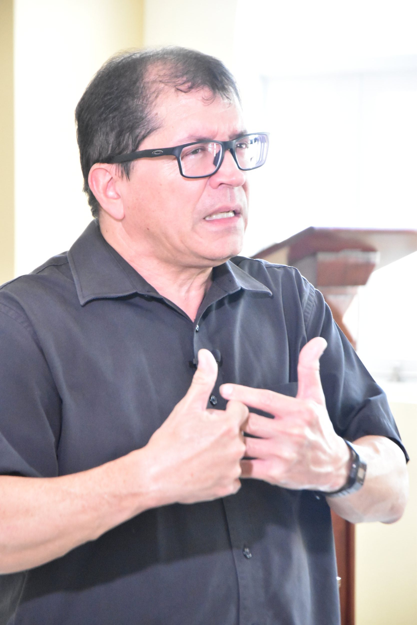 El padre Luis Jiménez lidera desde Puerto Rico el debate ético de la Iglesia frente a la I.A.
