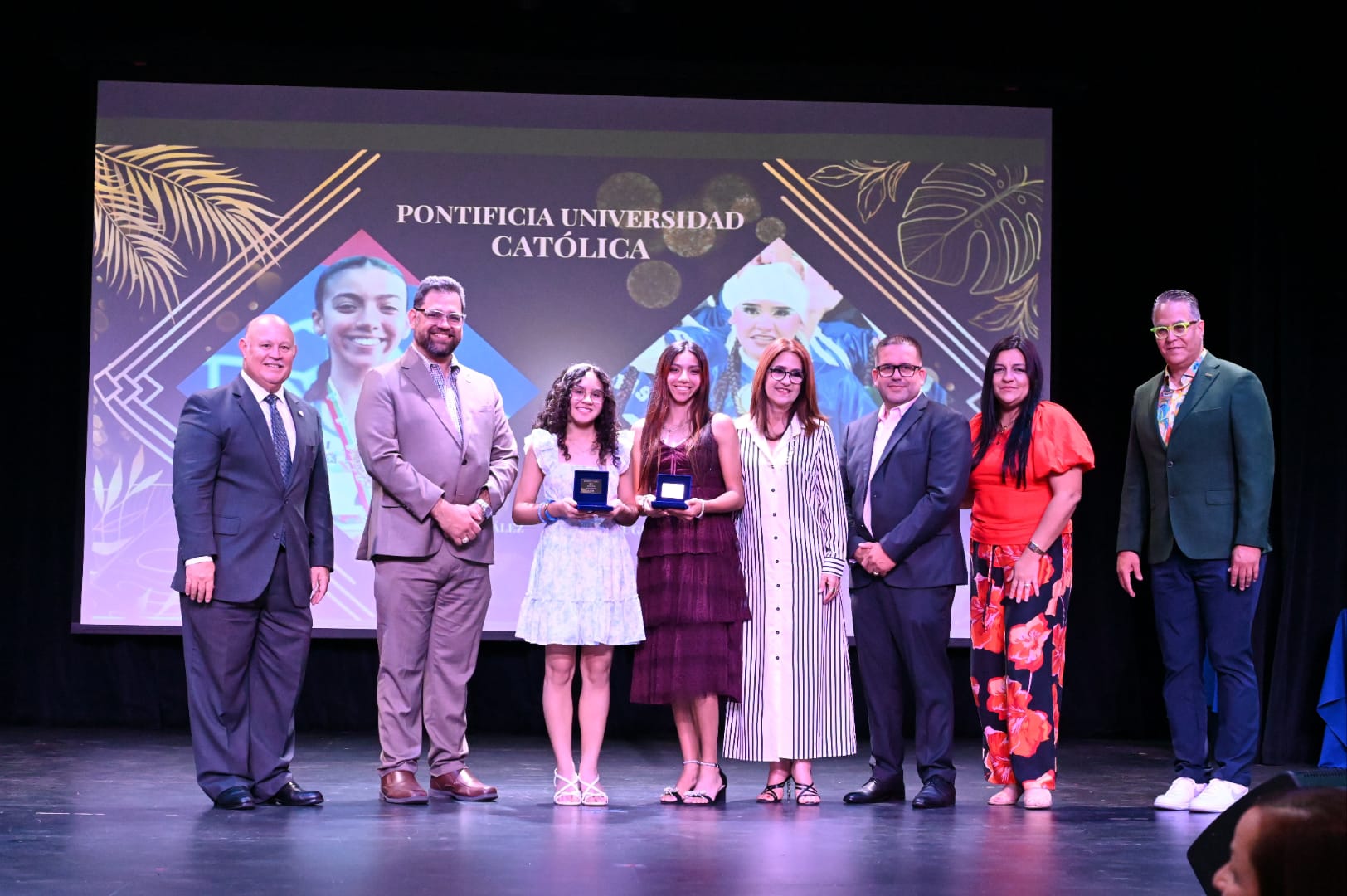 Pioneras de La Católica brillan como Valores del Año