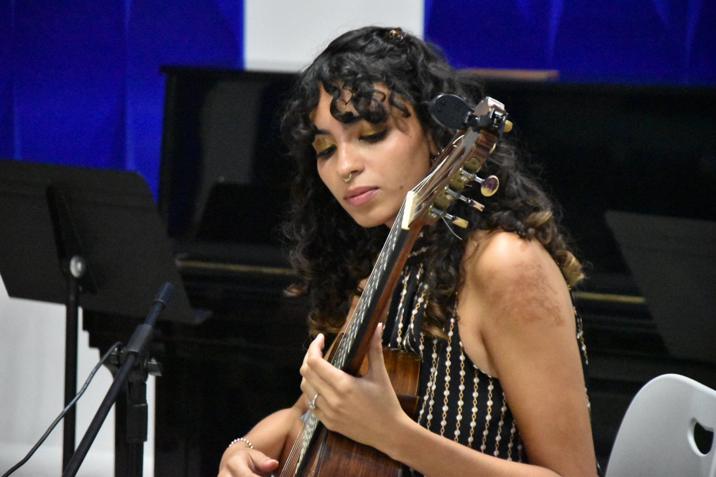 Vibra el público con los acordes de Gabriela Torres Batista