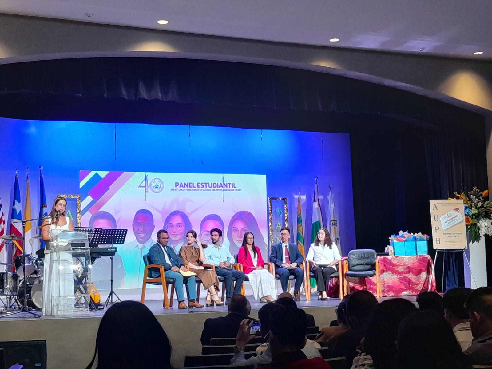 En casa Pionera los estudiantes universitarios de honor de Puerto Rico