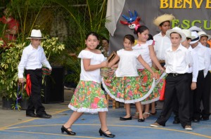 Durante la actividad los niños de kindergarden hasta sexto grado evidenciaron sus talentos en las bellas artes.