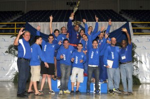 La rama masculino celebró su premio.