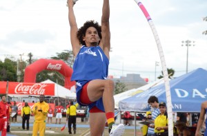 El atleta Emmanuel  Rivera ocupó el tercer lugar.