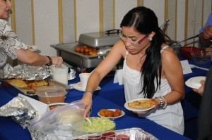 Los jóvenes probaron exquisitos platos internacionales.