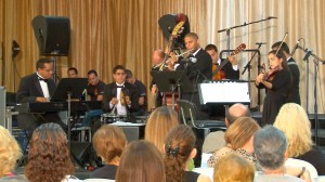 Los profesores del Departamento de Música se unieron al Coro con guitarra, percusión, violín, flauta, saxofón y cuatro.