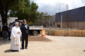 El Dr. Vélez Arocho y el Gran Canciller de la PUCPR hicieron un recorrido por las obras.