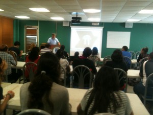 El profesor Chen ofreció el taller.