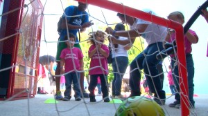 Los niños tuvieron la oportunidad de  participar  de estaciones de juegos, inflables y de presentaciones artísticas.  Así también disfrutaron del cuento Antenitas que fue presentado en la modalidad de lenguaje de señas.