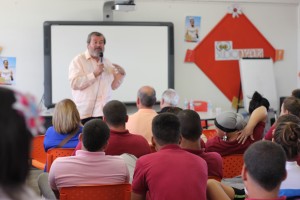 Los estudiantes de décimo a duodécimo grado escucharon de parte del Presidente de la PUCPR, Dr. Jorge Iván Vélez Arocho la presentación de los ofrecimientos de la Universidad.