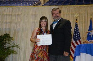 Este premio, que aplica solo a los estudiantes de nivel subgraduado,  reconoce la excelencia académica de los Pioneros que obtuvieron el más alto promedio general acumulado.