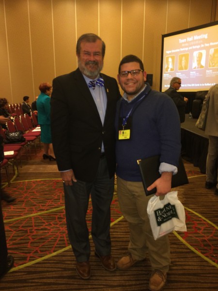 El estudiante Michael Zayas compartió durante la convención con el Dr. Jorge Iván Vélez Arocho, Presidente de la PUCPR. 