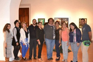 Los artistas Ana L. Emmanuelli, Joyce De Jesús, Marangelis Rosado, Arcy Rodríguez, Ramón Monche, Joamelis Pacheco, Jeniffer González, José Ramírez, Dilaida Santiago Santiago y  ALFonso J. González-Marcucci forman parte de la colectiva.