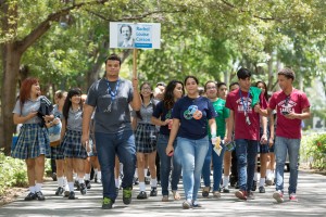 Los jóvenes conocieron sobre las asociaciones estudiantiles científicas y artísticas de la PUCPR.  Foto:  Abimael Medina