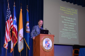 Entre los invitados se destacó la ponencia del Dr. Edward Levine, profesor emérito de la Universidad del Sur de Florida