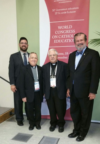 ste importante evento contó con la participación de la Pontificia Universidad Católica de Puerto Rico representada por el Dr. Jorge Iván Vélez Arocho, presidente, Mons. Félix Lázaro, Obispo de Ponce y Gran Canciller de la Universidad, el Padre Juan Javier Iñigo, delegado para la Misión Instititucional y el Lcdo. José A. Frontera, decano de la Escuela de Derecho.