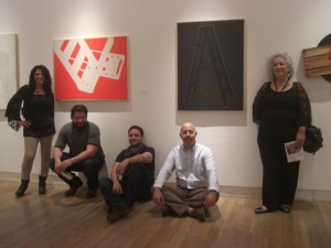 Los artistas Joyce de Jesús, Jaime Rosa, Alfonso González Marcucci, Prof. Antonio Hernández y Rebecca Reyes Alonso y el Prof. Antonio Hernández Gierbolini comparten en la exposición.