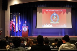 Lcdo. J Reyes, presidente y fundador del Programa Legado, Inc. y ex director de NOVA durante su conferencia sobre la entrevista de admisión.