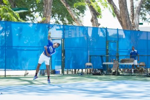 El equipo masculino de tenis de campo se alzó con el trofeo del tercer lugar al derrotar a la UPR, recinto de Río Piedras tres juegos a dos.