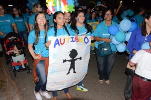 Durante la masiva marcha participaron niños y jóvenes.