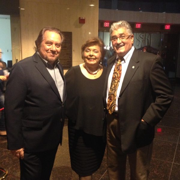 Irem recibió, junto al barítono Justino Díaz y al tenor Antonio Barasorda, el reconocimiento por parte de la compañía musical.