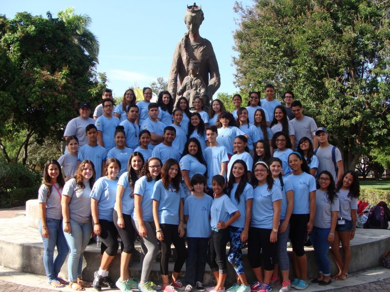 Durante 30 días,  un grupo de jóvenes de escuelas intermedias y superiores del sistema público y privado tuvieron la oportunidad de vivir una experiencia directa con las ciencias.  Esta oportunidad se da como parte de la propuesta  Título V-PAS y su proyecto Instituto de Verano 2016. 