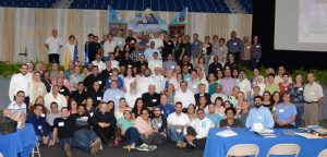 Cientos de delegados representantes de todas las diócesis y de diversos movimientos y asociaciones de la Iglesia se dieron cita en el Complejo Deportivo de la PUCPR para discutir el progreso del Programa Nacional de Acciones Pastorales y aportar a su desarrollo y divulgación.