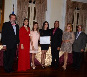  La gestión que realiza Kamyr desde muy joven la llevó a recibir el premio “Lifetime Achievement”que es el reconocimiento más alto en esta categoría y que otorga el presidente de los Estados Unidos, Barack Obama.