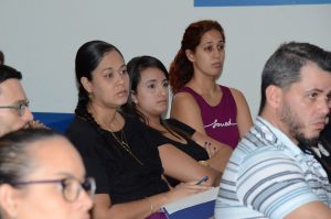 La Escuela de Cuidadores de Adultos Mayores está creando grupos de apoyo, foros y talleres que se ofrecen gratuitamente.