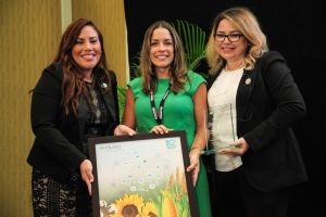 La directora del Centro de Enseñanza e Investigación en Biotecnología y Agrobiotecnología (C.E.I.B.A) de la Pontificia Universidad Católica de Puerto Rico, Dra. Cariluz Santiago Ortiz fue reconocida por la Agricultural Biotechnology Industry Association (PRABIA).