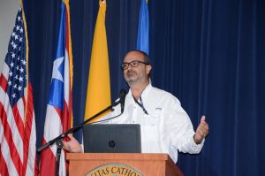 El asesor ambiental de la empresa Ecostahlia, Javier Vélez Arocho, participó del conversatorio La contaminación de los cuerpos de agua y su impacto social en Puerto Rico