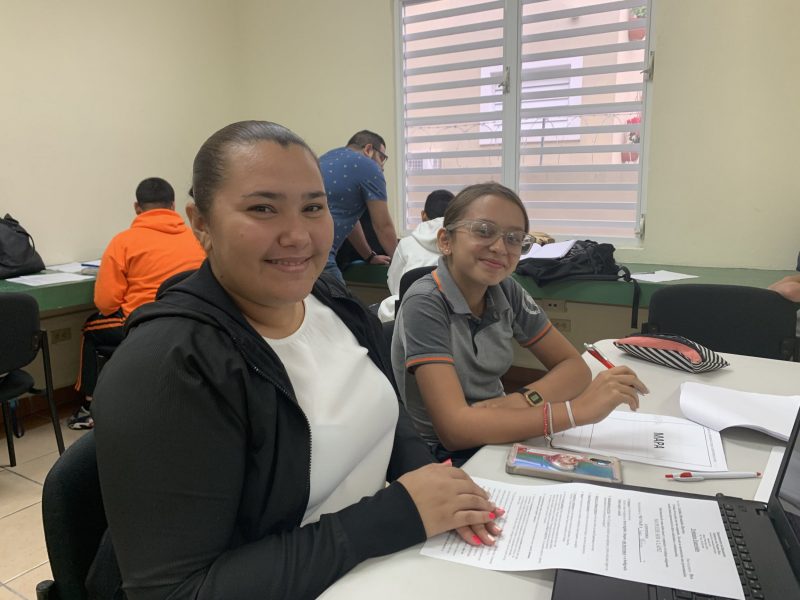 Metsy Muñiz, es estudiante del recinto de Mayagüez y se destacó como mentora de una comunidad de Añasco. 