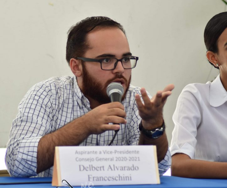 "Descubrí en la filosofía un espacio libre para la interpretación personal de la realidad que me rodeaba. Con la filosofía, me enamoré más del conocimiento de las artes y las humanidades que al final buscan darle respuestas a las interrogantes que hostigan al hombre"