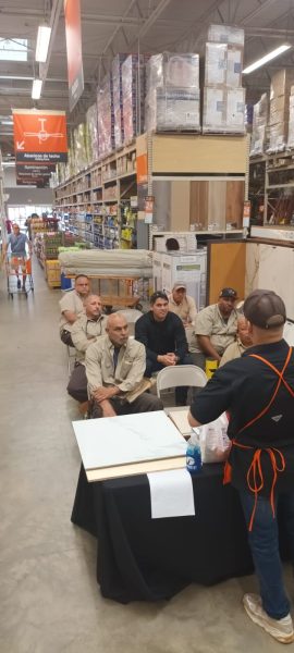 Participan de talleres de mejoramiento profesional.